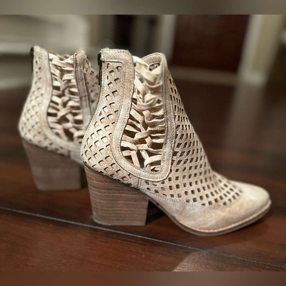 Coconuts by Matisse cut out booties